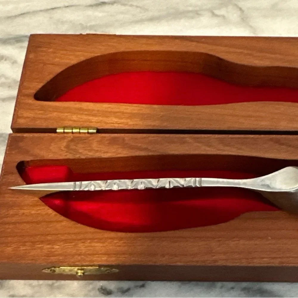Walton railroad spike Knife in Wooden presentation Box #64 NIB NEW
